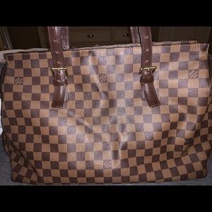 Authentic Louis Vuitton with zipper Bag 👜